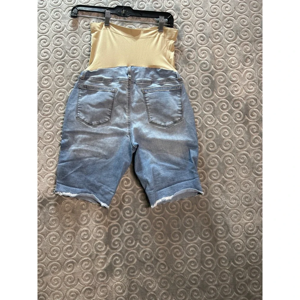 A Glow Maternity Bermuda Jean Shorts‎ Size 10 Distressed Denim
